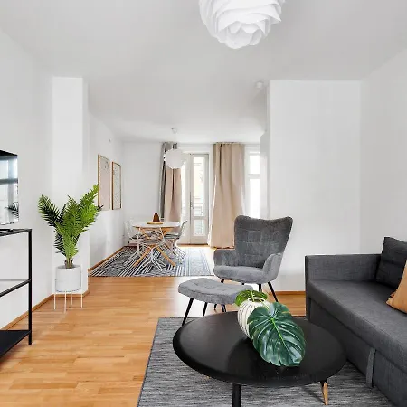Constantin - Chic 2-bdr With Balcony דירה