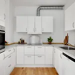 Constantin - Chic 2-bdr With Balcony *