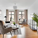 شقة Constantin - Chic 2-bdr With Balcony