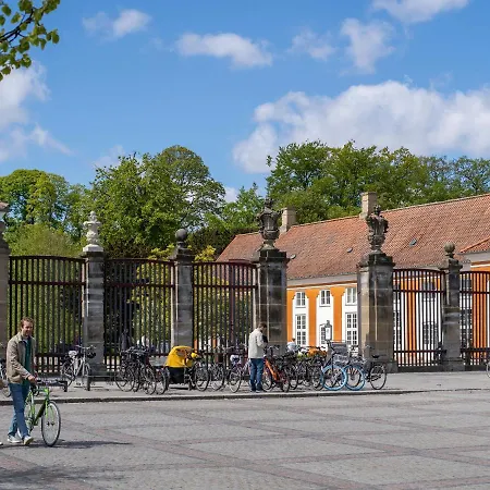 Constantin - Chic 2-bdr With Balcony 公寓 *