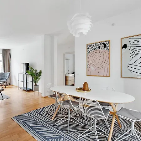 Apartment Sanders Constantin - Chic Two-bedroom With Balcony