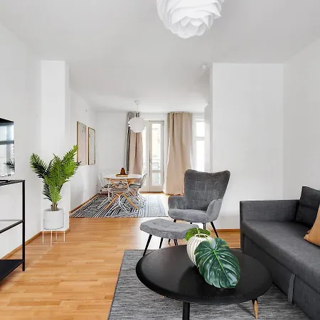 Sanders Constantin - Chic Two-bedroom With Balcony Apartment