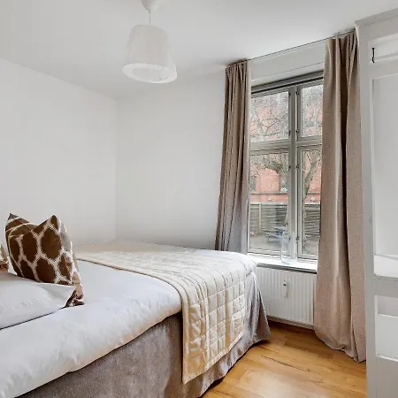 Sanders Constantin - Chic Two-bedroom With Balcony * Copenhagen