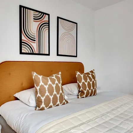 Sanders Constantin - Chic Two-bedroom With Balcony Apartment Copenhagen