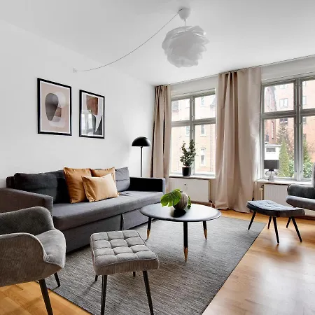 Sanders Constantin - Chic Two-bedroom With Balcony