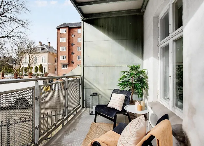 Constantin - Chic 2-bdr With Balcony *