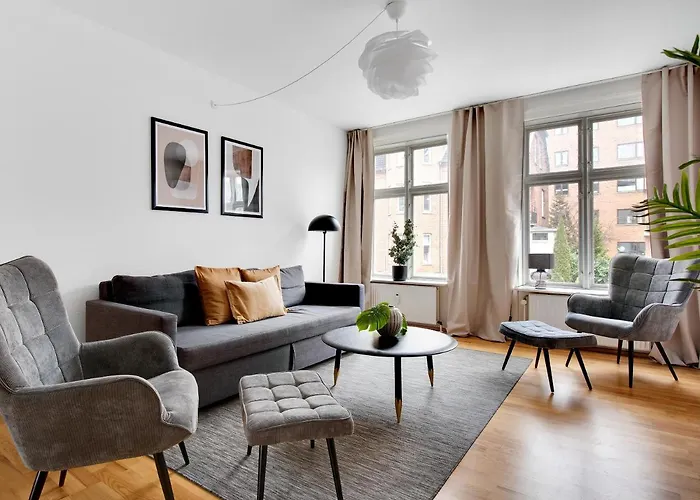 Constantin - Chic 2-bdr With Balcony